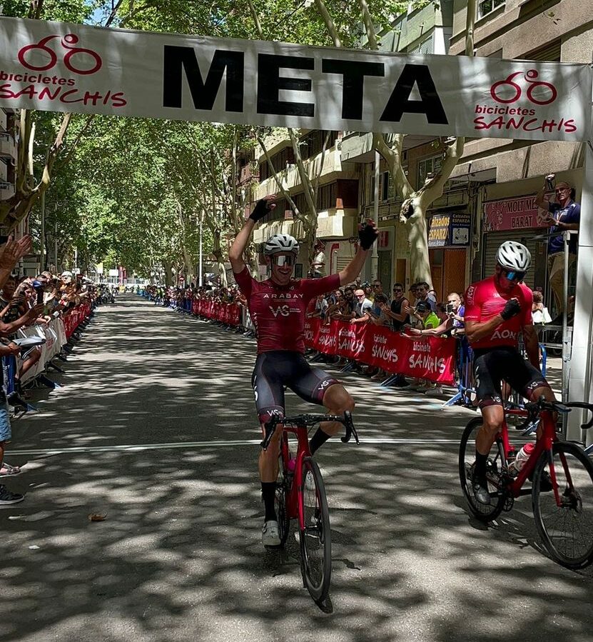 Curto y Albiach entrando en la meta de Xàtiva
