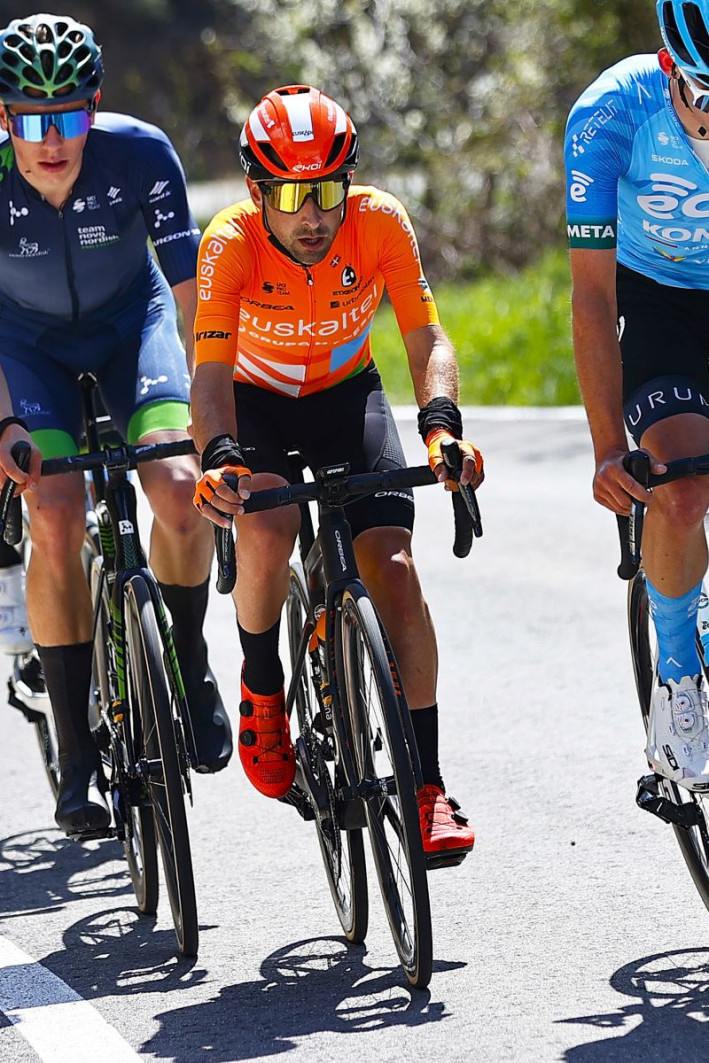 Mikel Bizkarra (Euskaltel-Euskadi) renueva hasta 2025