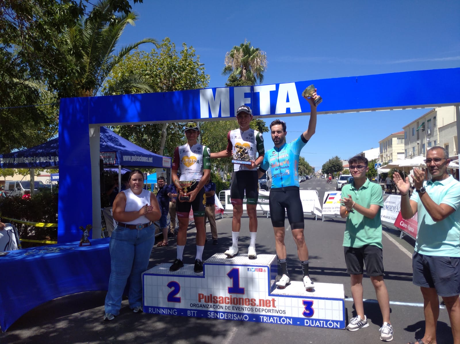 Podio de la Carrera del Ramo con Arias, Gálvez y Pizarro