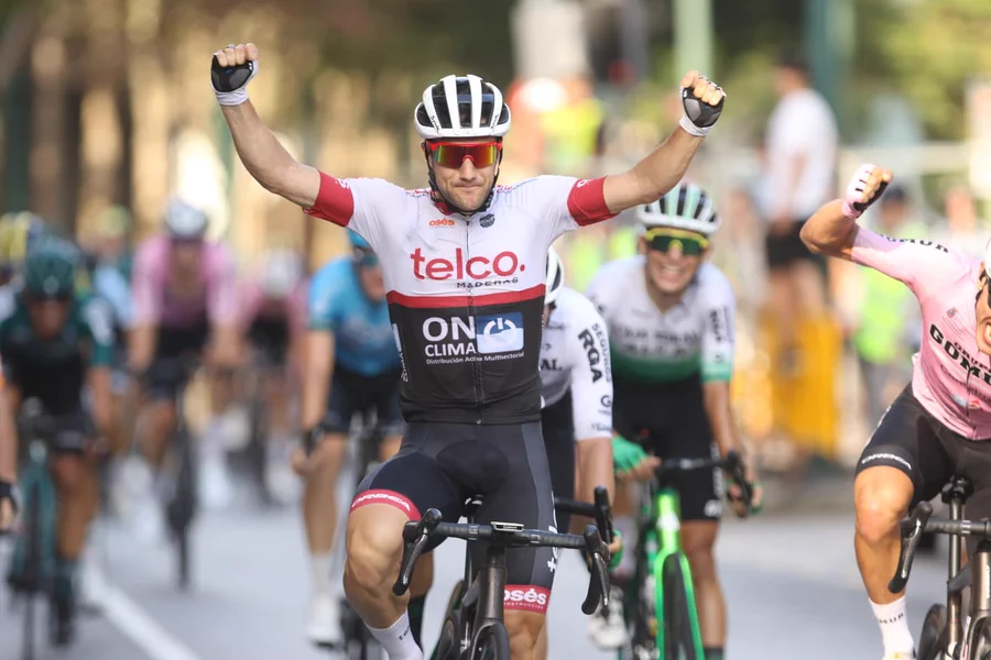 Aritz Urra vence en Gernika (Foto: Oskar Matxin / @TelcOnClimaOses)