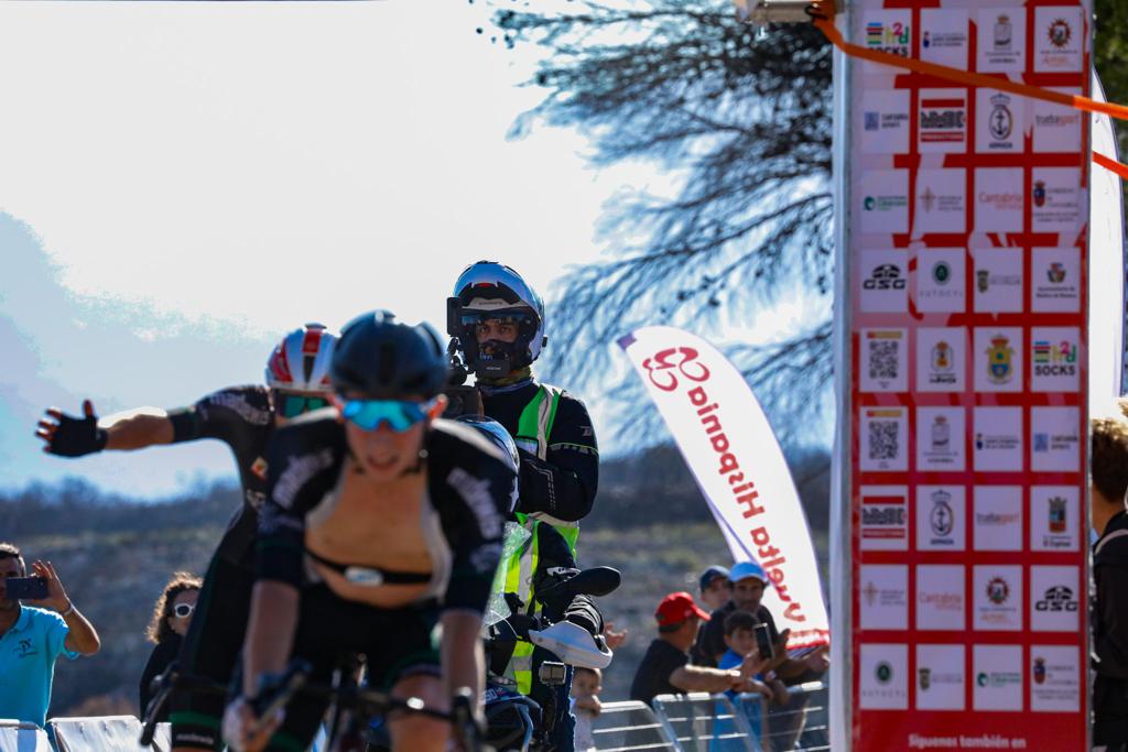 Izquierdo y Nilsson-Julien entrando en la meta de El Calvario (Foto: Julio González)