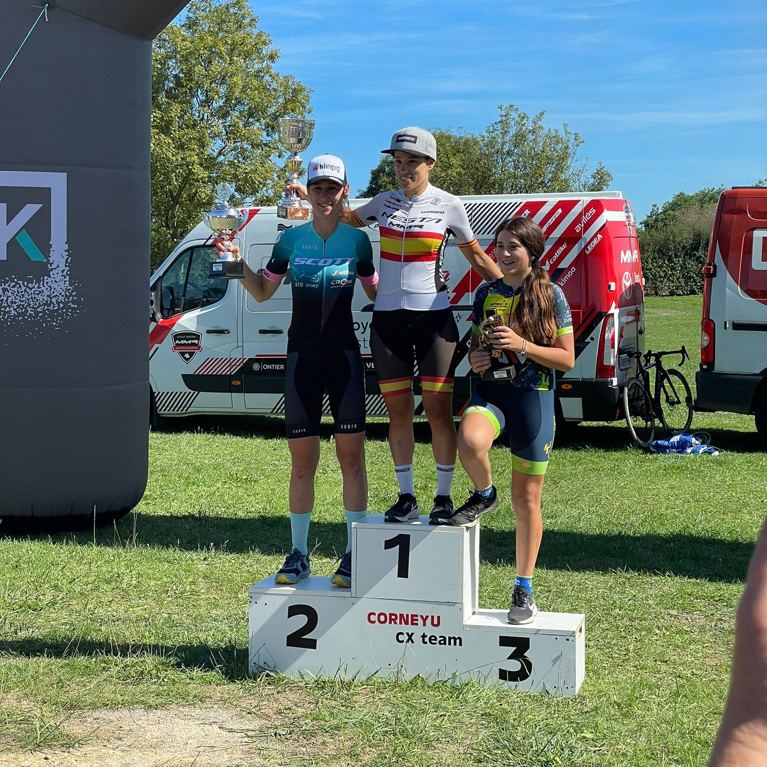 Lucía González en el podio de La Morgal. Corneyu CX Team 2023