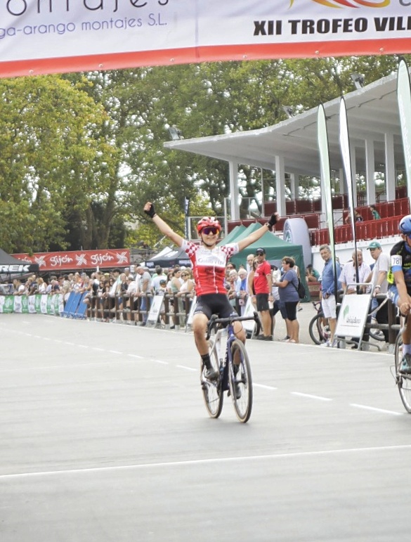 El Pelotón Benjamín Noval (MMR Academy) y Lidia Castro (Río Miera - Meruelo) dominan el circuito de Las Mestas
