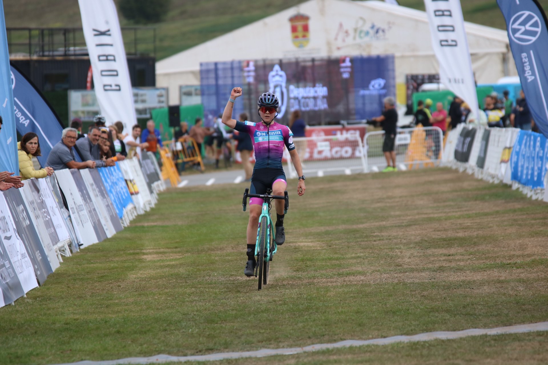 Laura Verdonschot sigue dominando en As Pontes