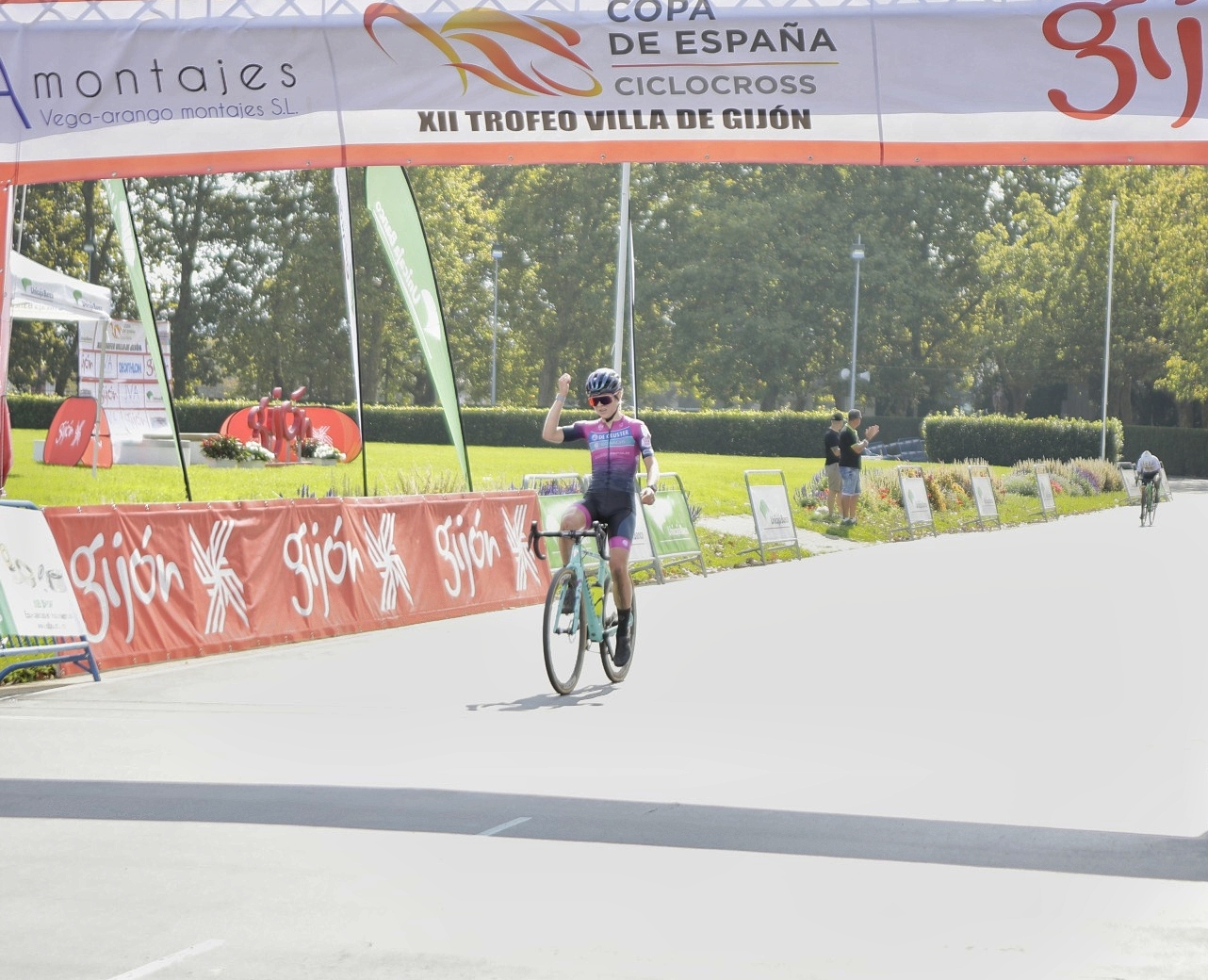 Laura Verdonschot sigue con su idilio con la Copa de España de ciclocross y se lleva la victoria en Gijón