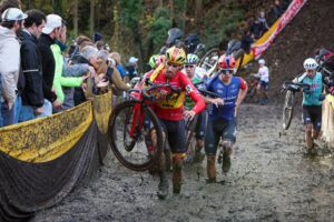 Felipe Orts hace historia con su tercera posición en el Superprestige de Niel