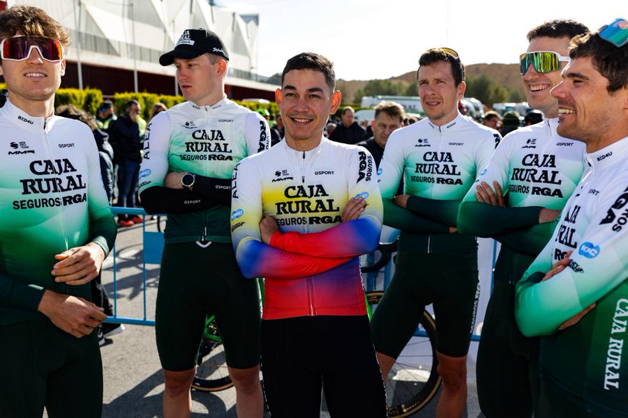 El Pelotón Cinco oportunidades de brillar para el Caja Rural-Seguros RGA en una divertida Challenge de Mallorca