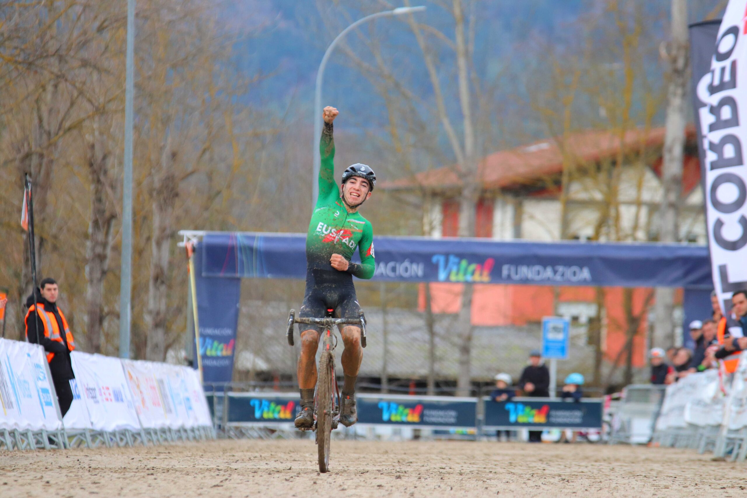 El Pelotón Muñoz, Noval y Castro brillan en la segunda jornada del Campeonato de España de Ciclocross