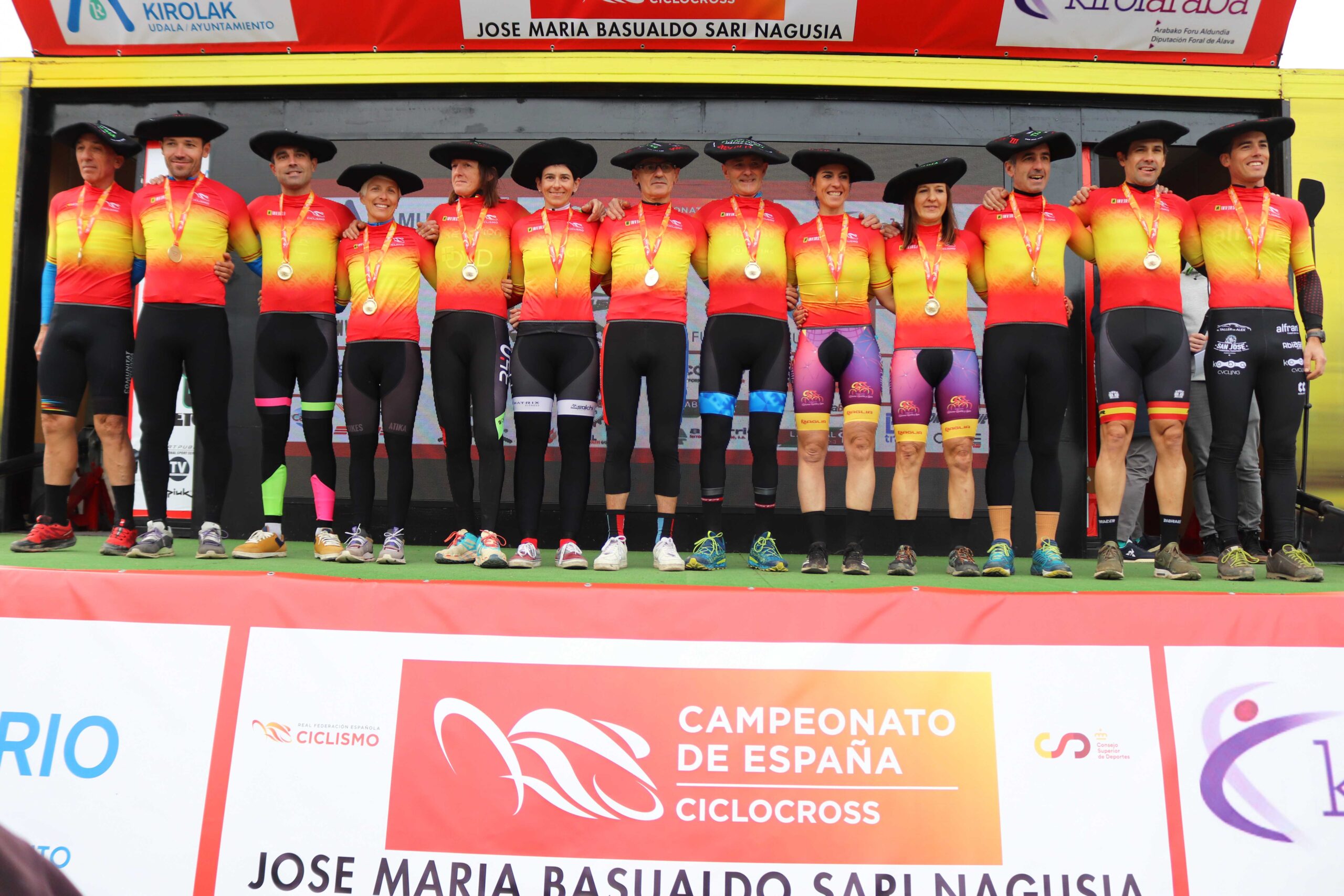 El Pelotón Muñoz, Noval y Castro brillan en la segunda jornada del Campeonato de España de Ciclocross