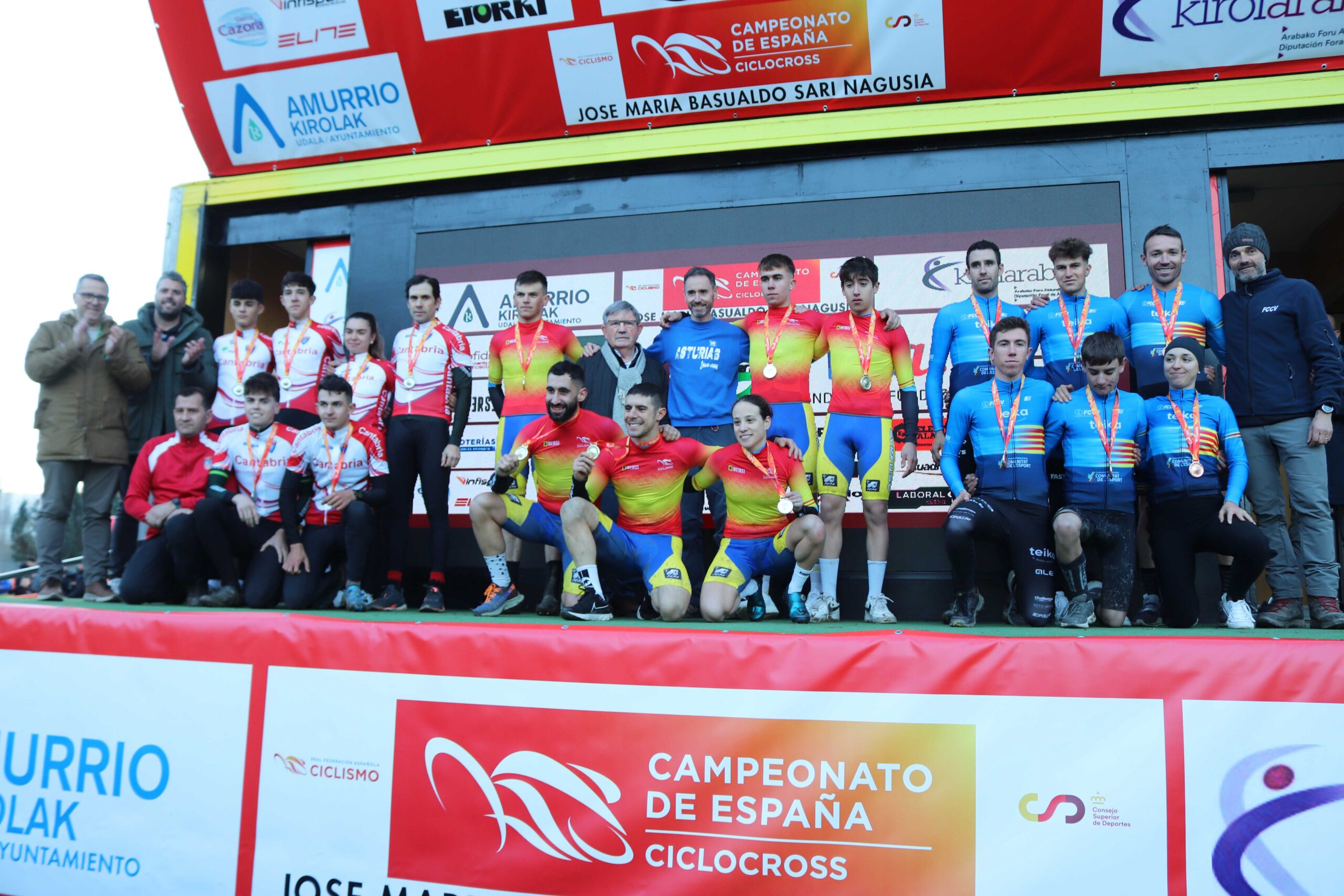 El Pelotón Asturias, campeona de España de Team Relay en el nacional de Ciclocross de Amurrio 2024