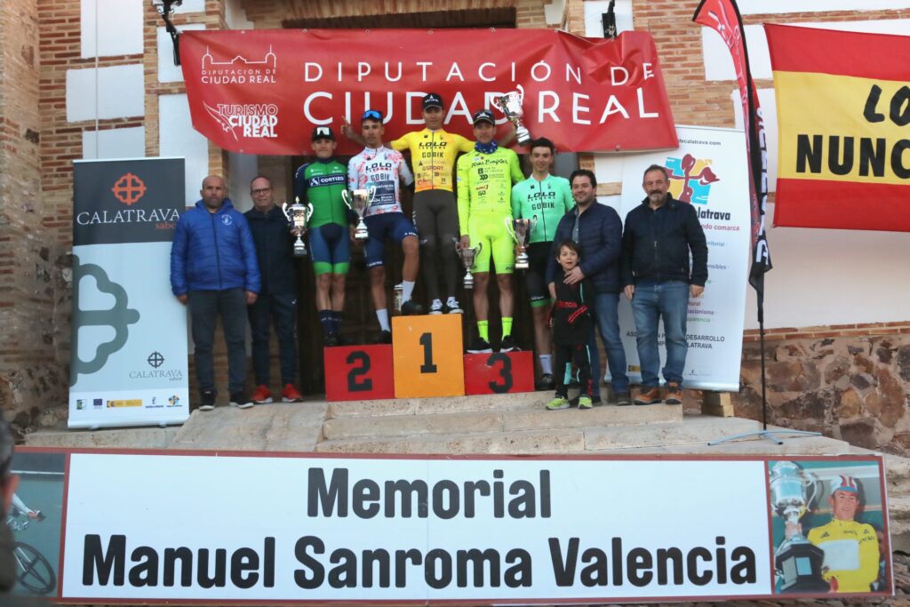 El Pelotón Ricardo Zurita (High Level-GSport) no se olvida de ganar y es el más rápido en el inicio del Memorial Sanroma Memorial Sanroma pódium etapa 1