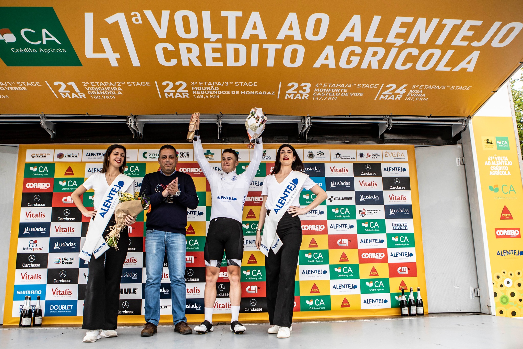 Top-5 de Amézqueta y maillot blanco de la mano de Darder (Illes Balears - Arabay) en la etapa reina de la Volta ao Alentejo