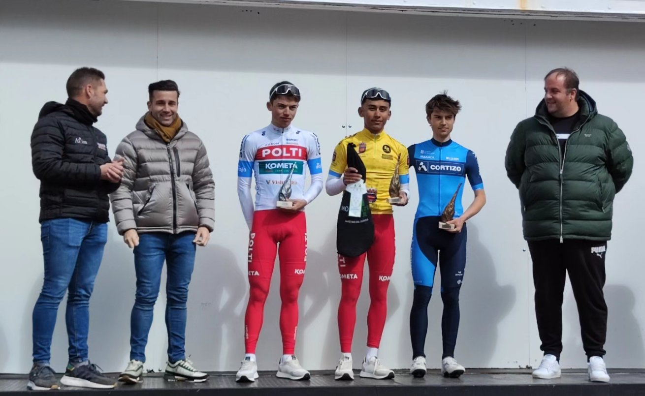 Robinsón Rincón como ganador y Jose Miguel Moreira como segundo en el podio