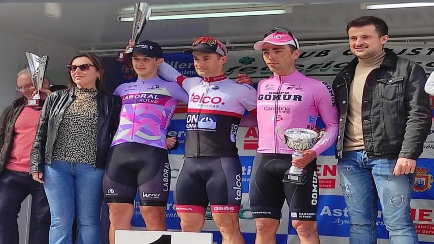 Podio del GP San José de Astillero 2023 con Aritz Urra como vencedor (Foto: Federación Cántabra de Ciclismo)