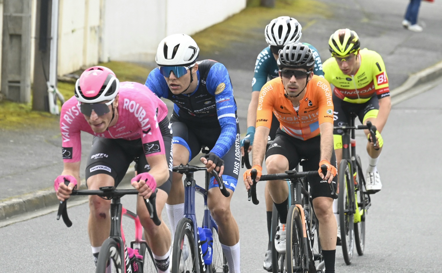 El Euskaltel Euskadi roza el top10 y consigue protagonismo en la clásica Cholet Agglo Tour (Francia)