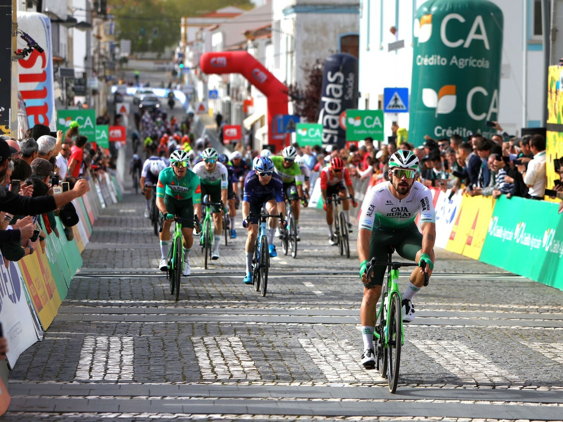 Daniel Babor lidera el dominio de Caja Rural-Seguros RGA en la etapa de Monsaraz en Alentejo