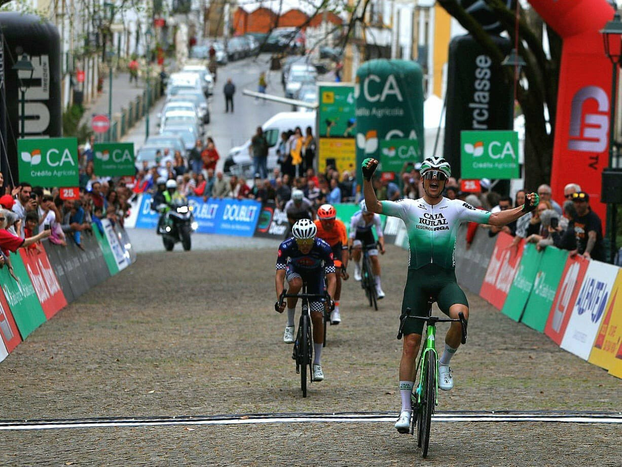 Eduard Prades (Caja Rural - Seguros RGA) triunfa en Castelo de Vide y se viste de líder en la Volta ao Alentejo