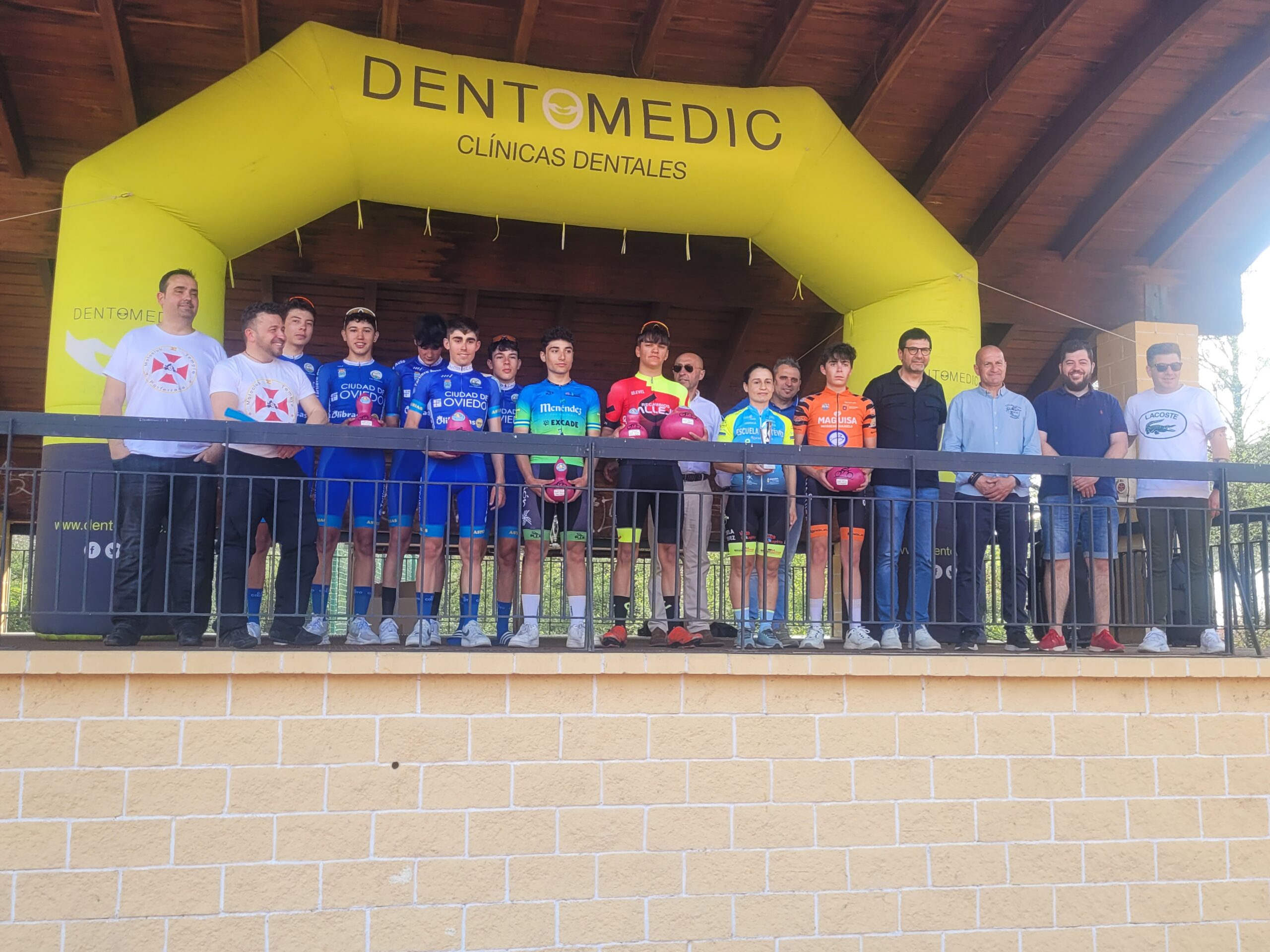 Podio del Memorial Emilio Fernández 2024 de Torre del Bierzo (Foto: Fabio López/Ciclismo El Pelotón)