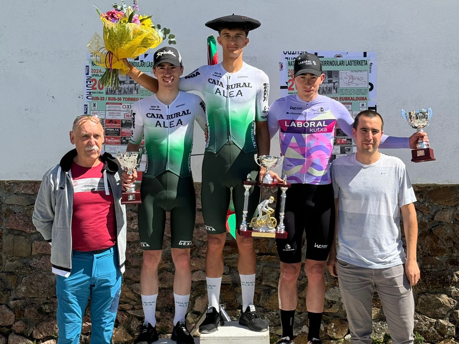 Podio en Natxitua con Lospitao, Uncilla y Agirre (Foto: Oskar Matxin / @FilialCajaRural)