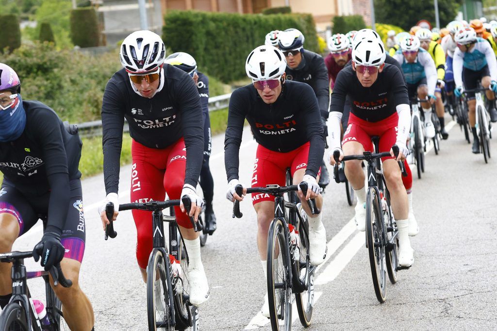 Doble top-10 y gran trabajo del Polti Kometa en la segunda etapa de Vuelta Asturias 2024
