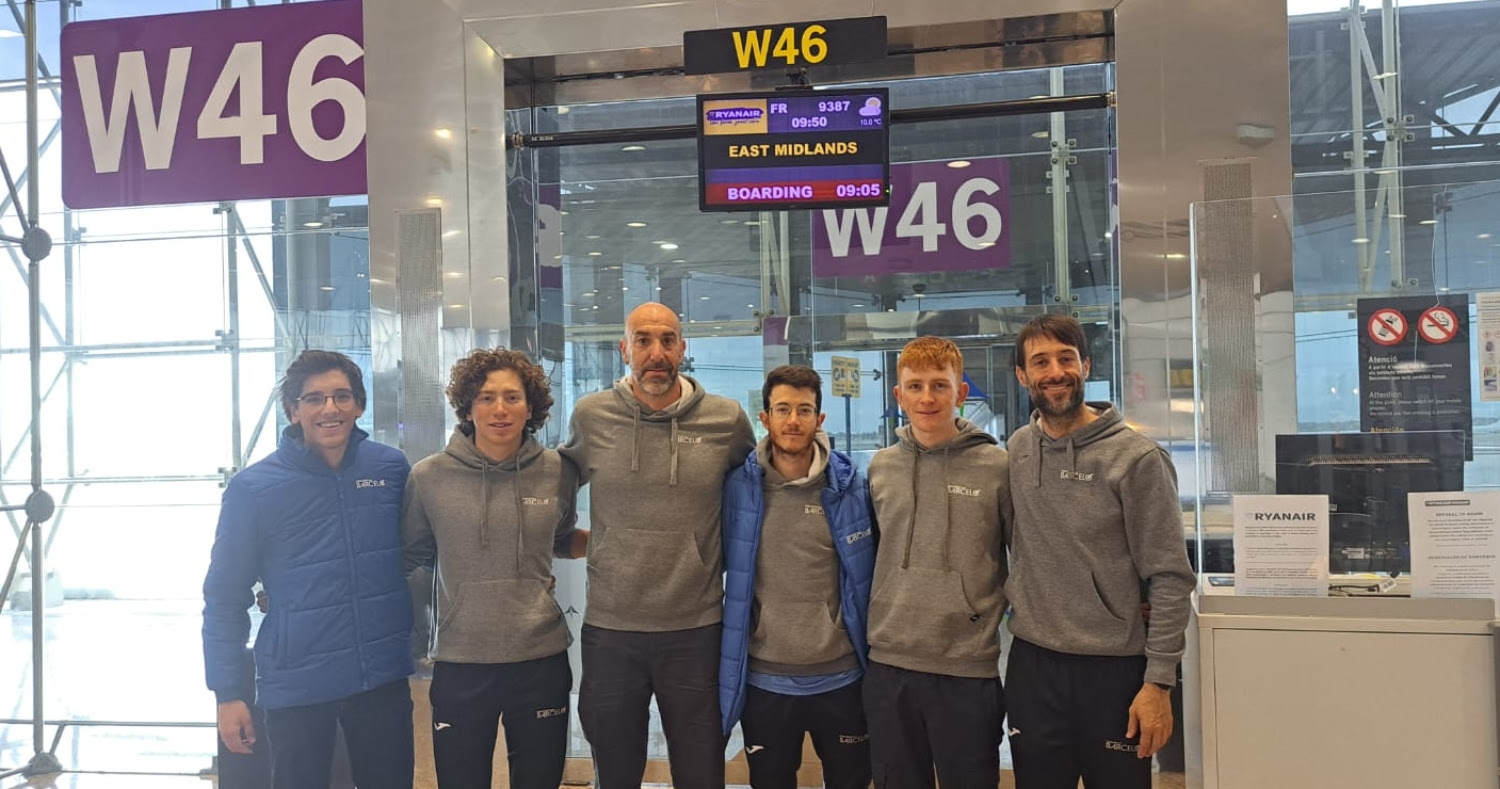 El equipo Torres - Trigon, camino de Inglaterra para disputar la Rutland - Melton Cicle Classic