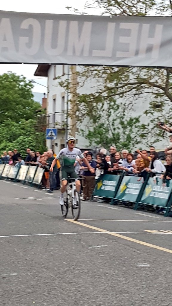 Lucas Towers gana en Iturmendi (Foto: @Mertxe_Beriain)