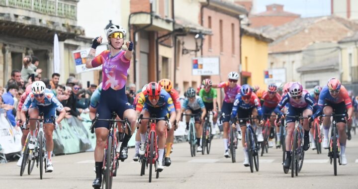 Lorena Wiebes (SD Worx - Protime) se impone al esprint en la tercera etapa de la Vuelta Burgos