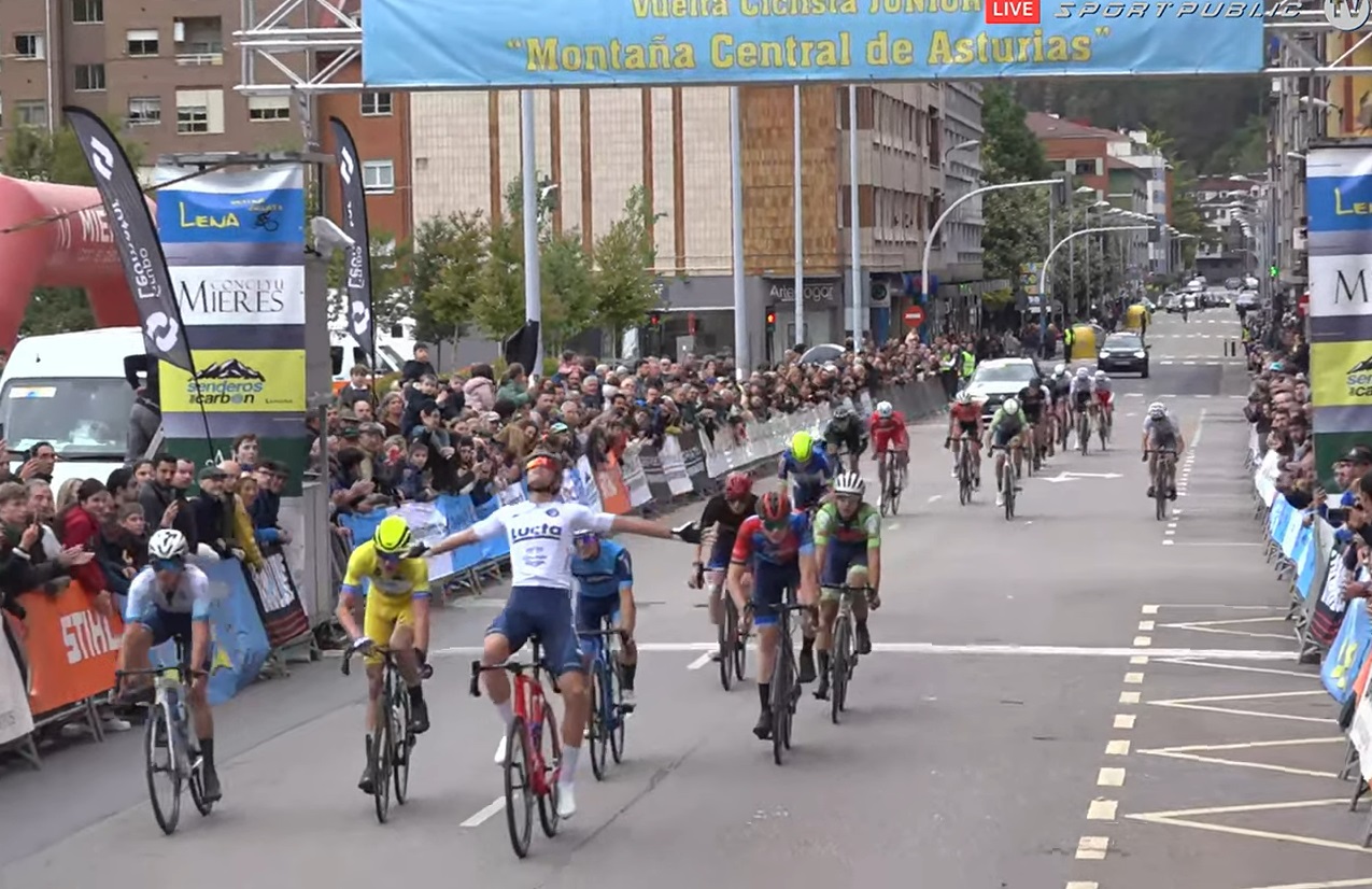 Victoria de Héctor Álvarez en Mieres, 2ª etapa de la Vuelta a la Montaña Central de Asturias