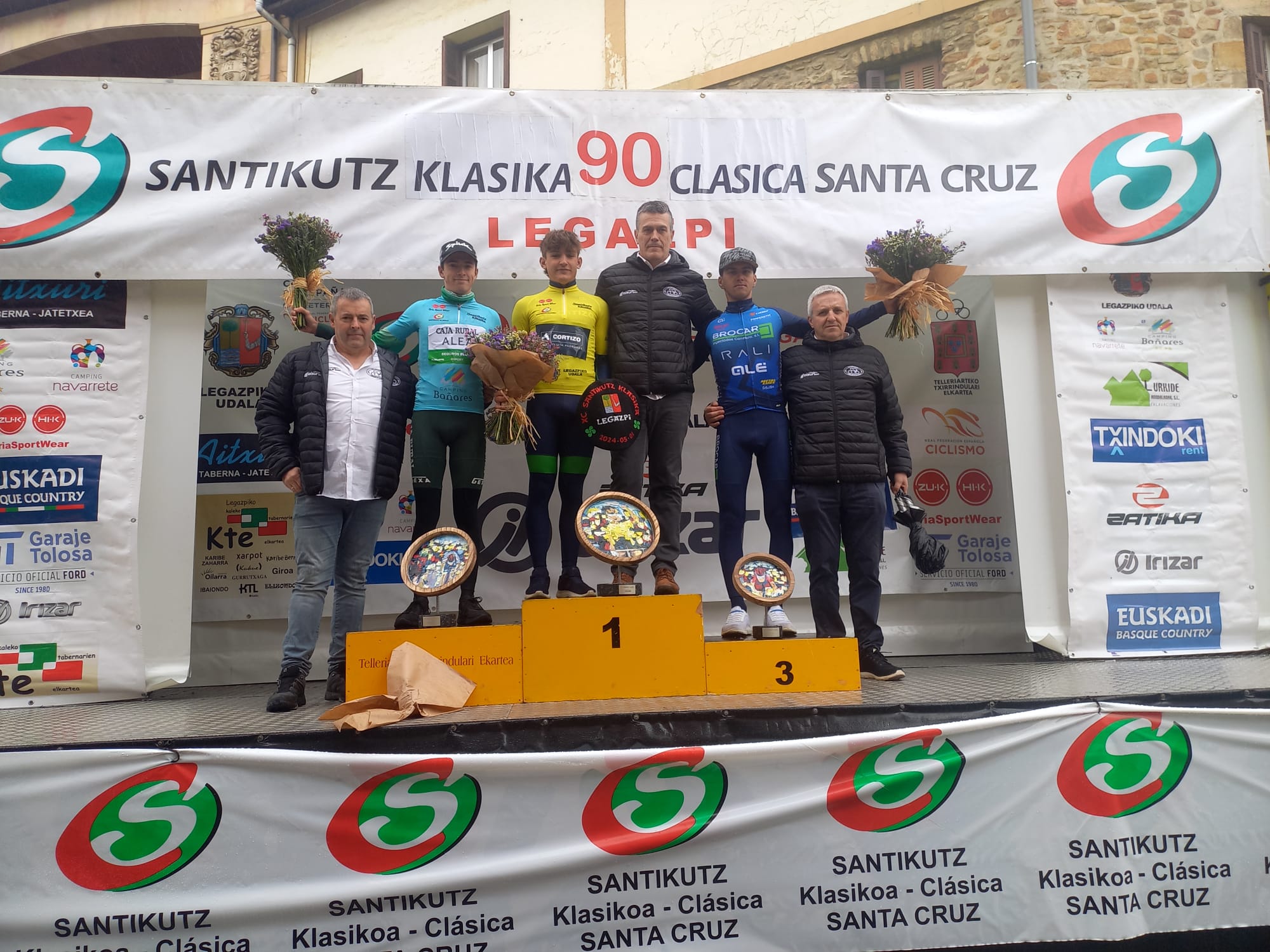 Podio final de Santikutz Klasika 2024 con Cavia, Castellón y Sagrado