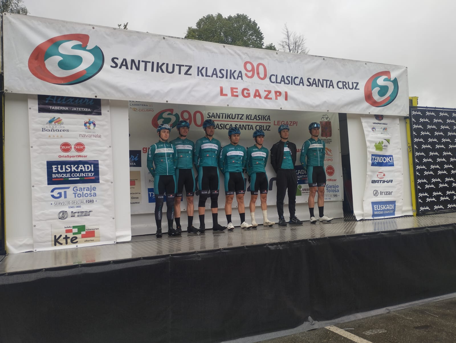 El Controlpack, 'baila bajo la lluvia' para firmar un doble top-15 en Legazpi