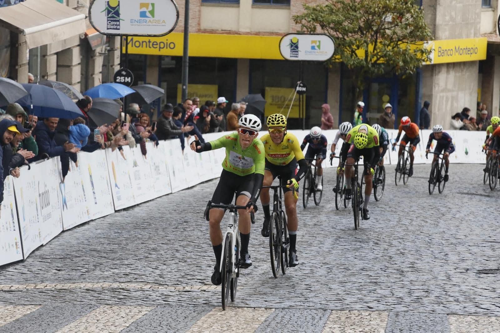 Molenaar consigue en Beiras la primera victoria profesional del Illes Balears - Arabay