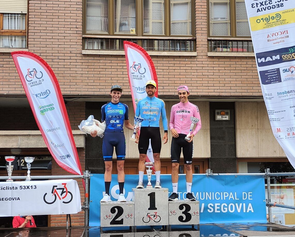 Podio de la Vuelta a los Pinares Segovianos 2024 con Redondo, Gutiérrez y del Cid (Foto: rogosim)