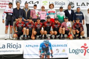 El Pelotón Tommasso Bessega (Polti Kometa) gana en el esprint la Clásica La Rioja y le dedica el triunfo a Arturo Grávalos