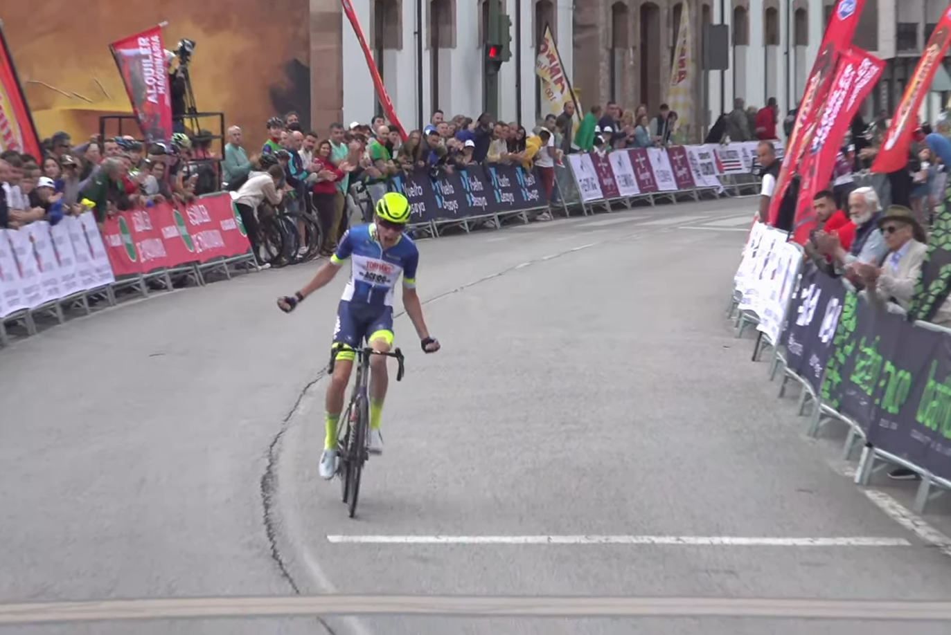 Senna Remijn, ganador de la primera etapa de la Vuelta al Besaya 2024