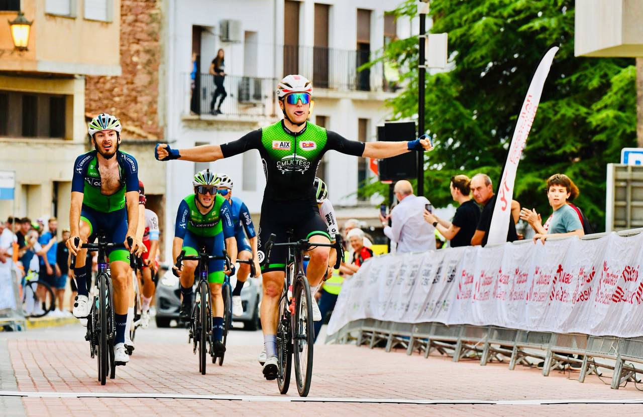 Sutton (AVC-Aix) vuelve a reinar en la jornada inicial de la Volta a Castelló por segundo año consecutivo