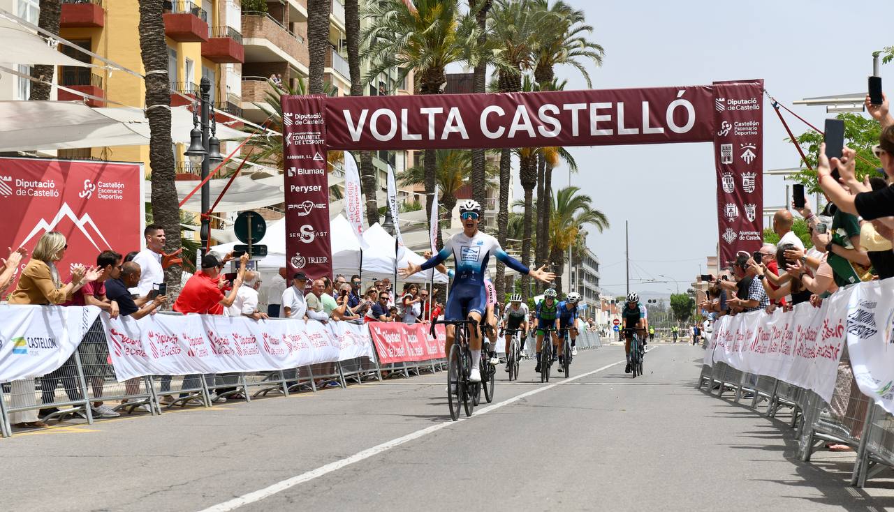 Sergio Geerlings (Valverde Team) se lleva la última etapa y Hugo de la Calle (Cortizo) gana la Volta a Castelló 2024