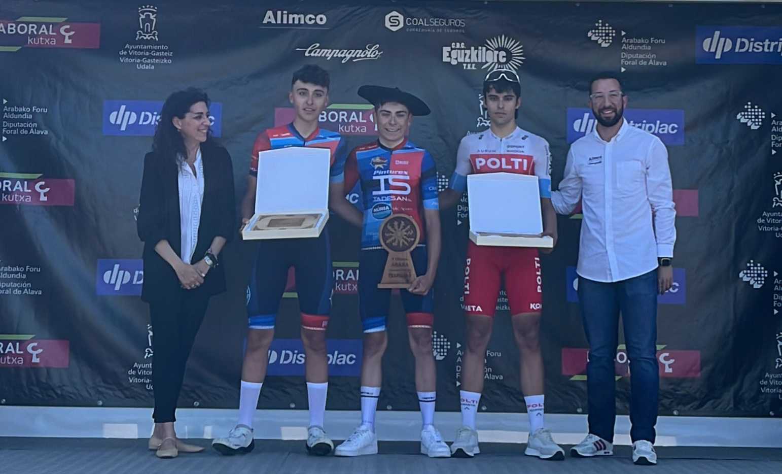 Adriá Pericas se impone en el esprint del grupo de favoritos para vencer en la V Clásica Araba