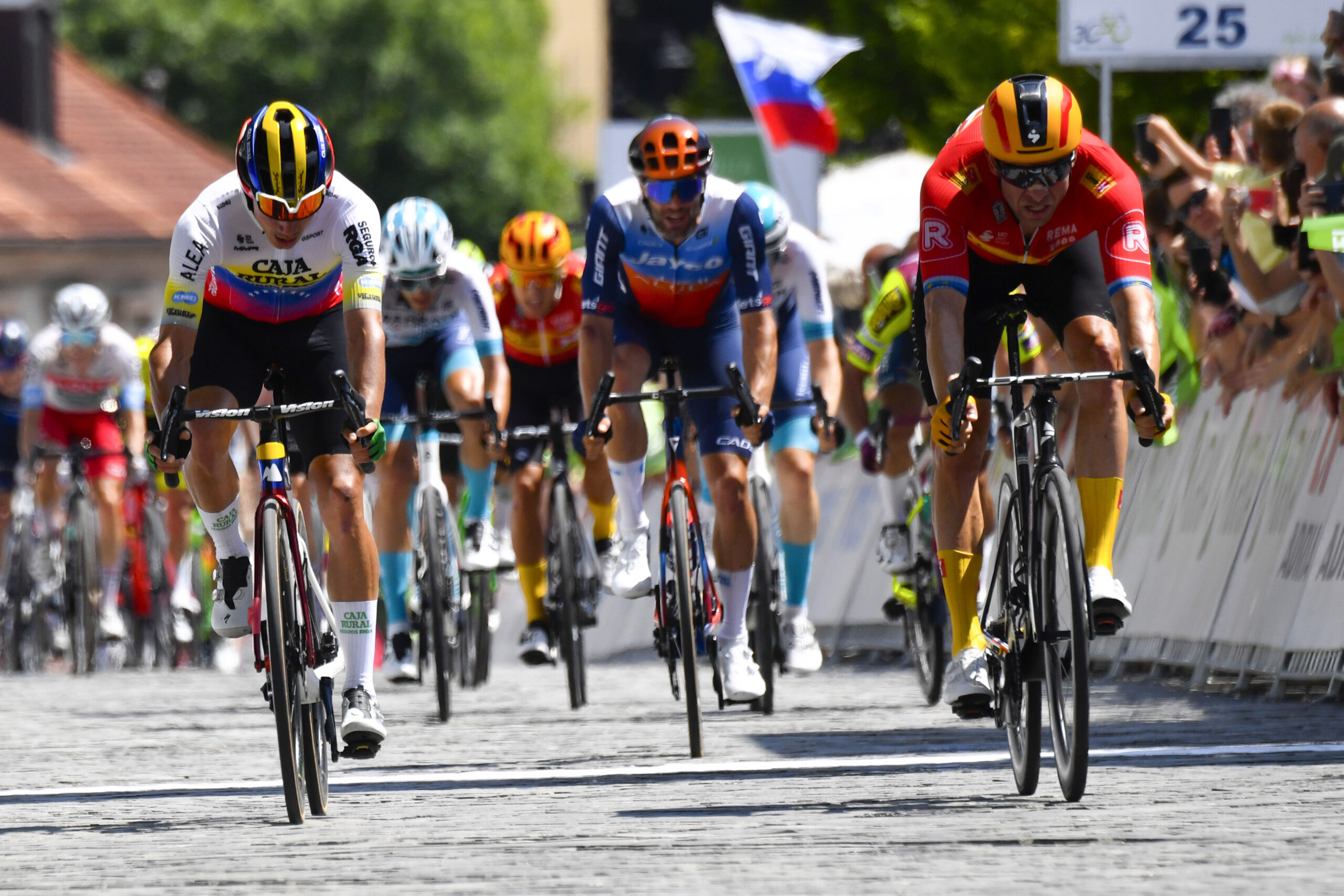 Orluis Aular (Caja Rural - Seguros RGA) se queda a las puertas de la victoria en el cierre del Tour de Eslovenia