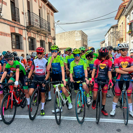 Top 5 por equipos para los chicos y prueba UCI completada para las chicas