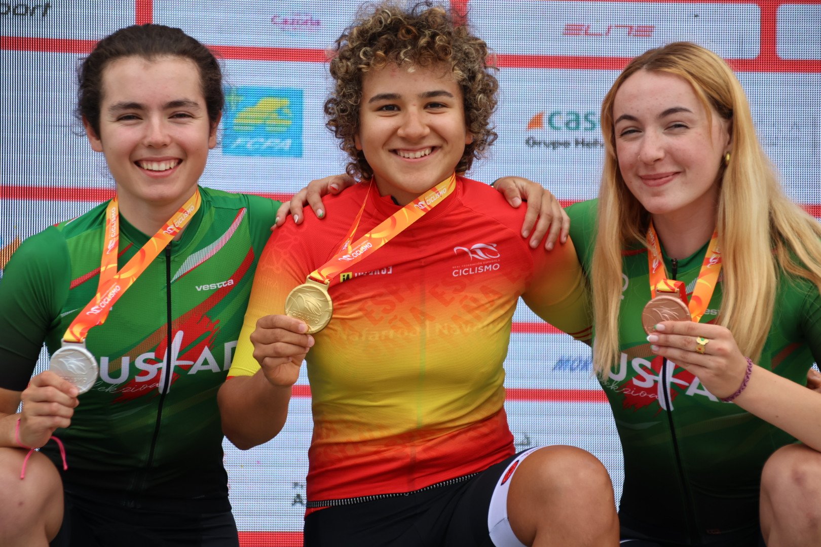 Podio junior femenino en el Campeonato de España 2024 con Ostiz, Aranguren e Hierro (Foto: RFEC)