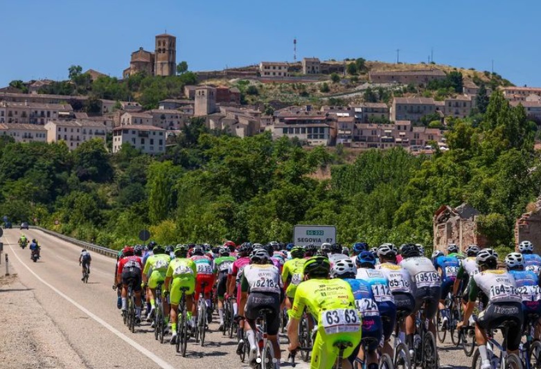 primera etapa de la Vuelta a Castilla y León élite y sub-23: Riaza - Arévalo