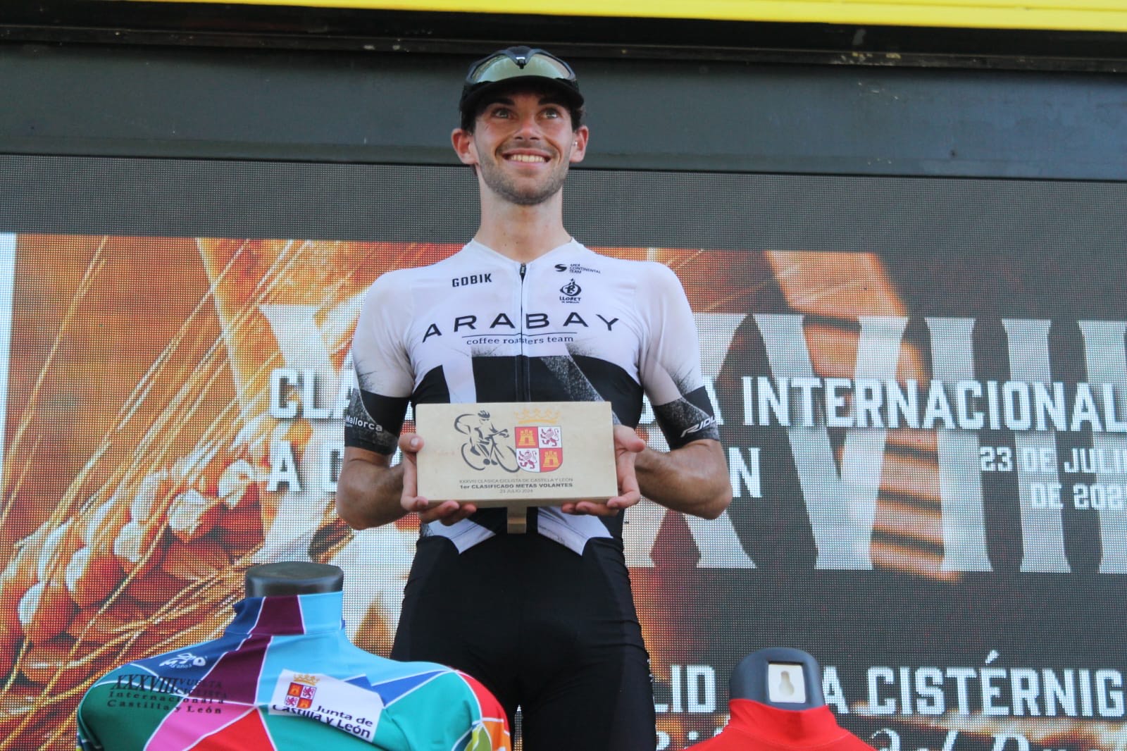 Edgar Curto (Illes Balears - Arabay) se impone en las metas volantes de la Clásica Castilla y León