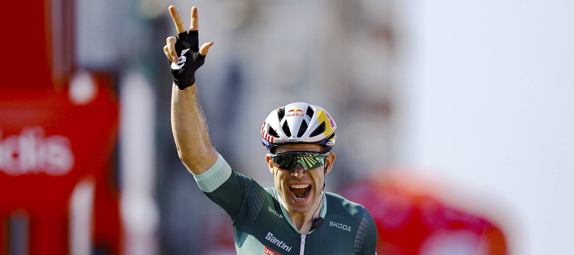 Van Aert (Visma-Lease a Bike) suma su tercera victoria en La Vuelta en Baiona