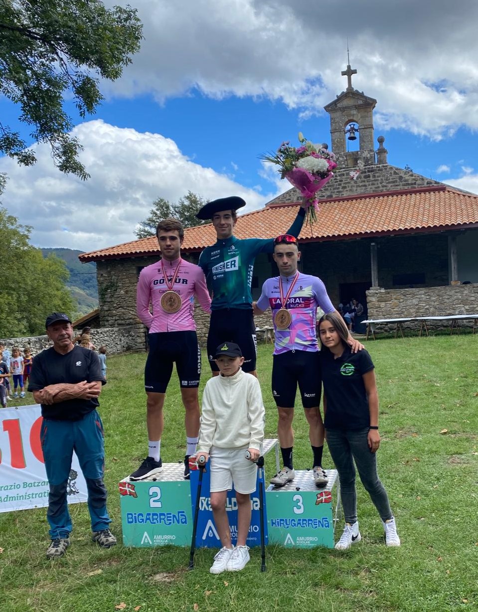 Podio de Baranbio con Gimeno, Trueba y Castilla (Foto: @EqFinisher)