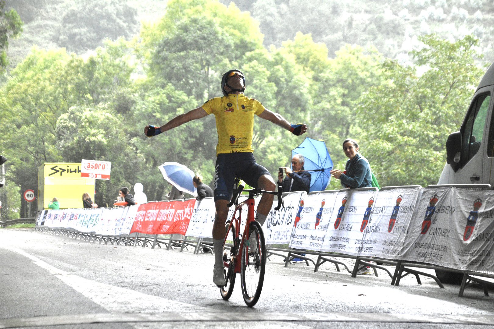 Héctor Álvarez (Lucta - Granja Rinya) se exhibe con triunfo para adjudicarse la Vuelta a Cantabria