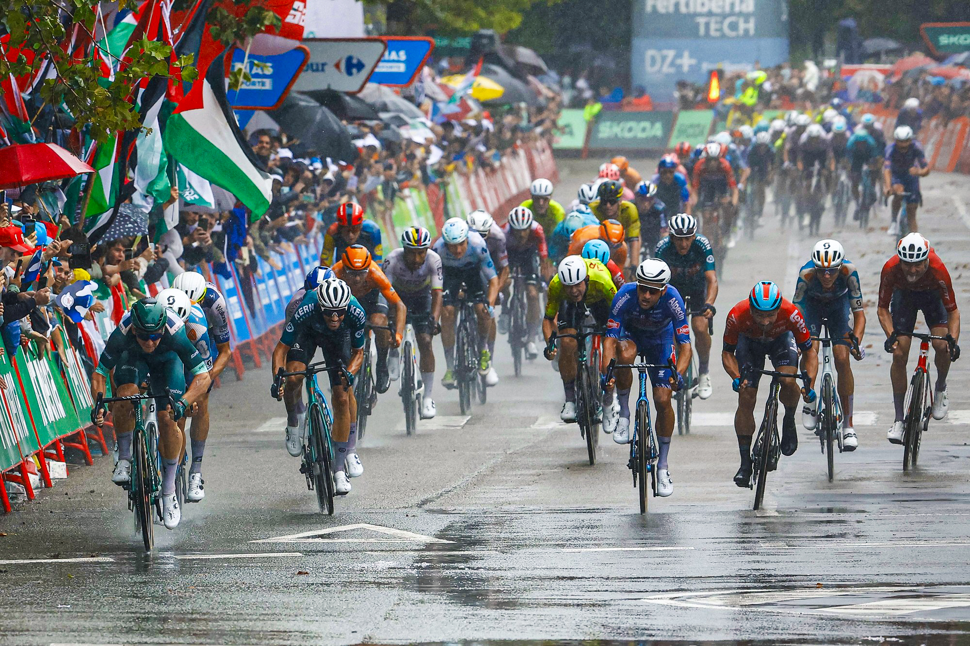 Equipo Kern Pharma Pau Miquel La Vuelta