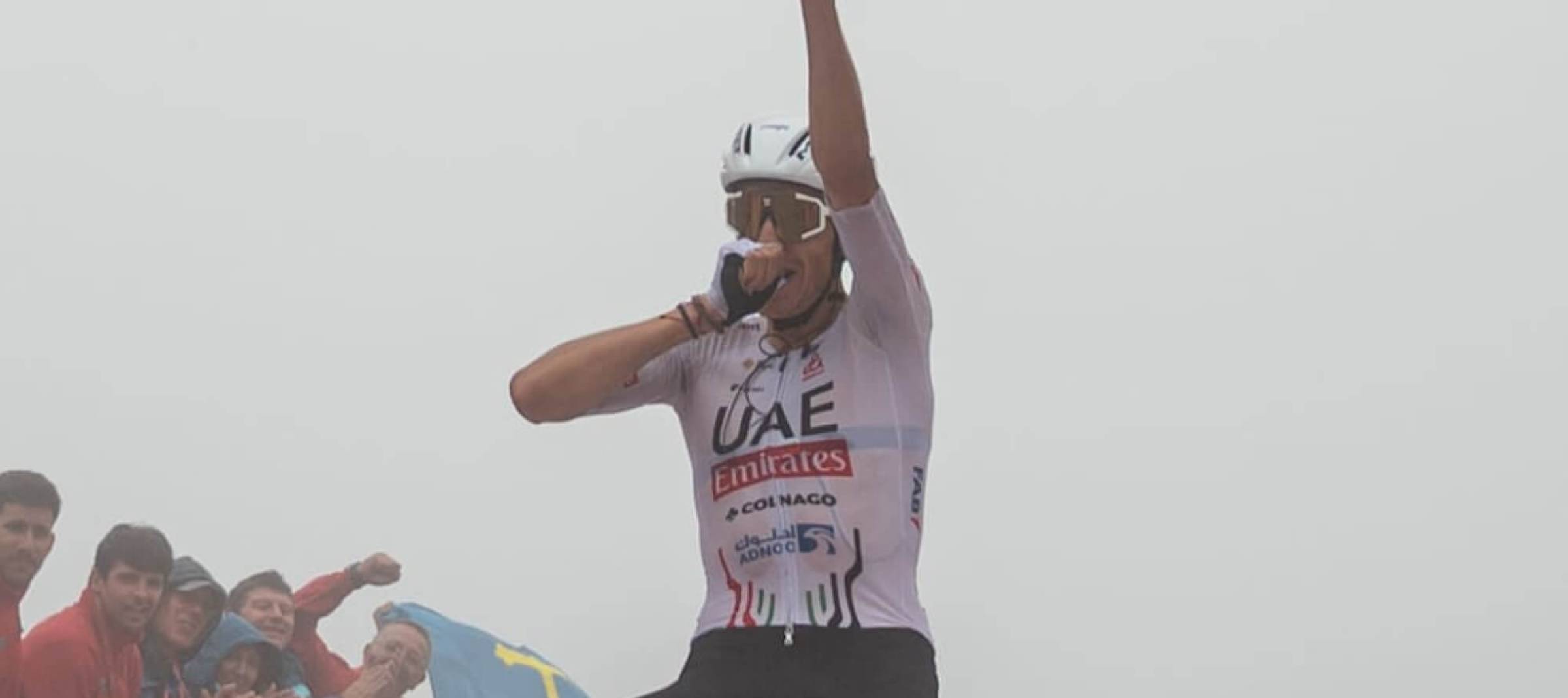 Marc Soler (UAE) se corona en los Lagos de Covadonga