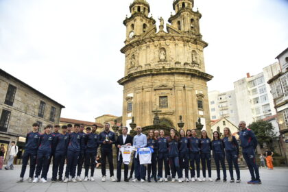 El alcalde de Pontevedra recibe a la Selección Española antes del Campeonato de Europa de Ciclocrós en Pontevedra