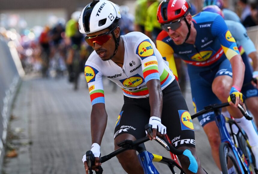 El Pelotón Natnael Tesfatsion, primer africano en la historia de Movistar Team Natnael Tesfatsion Movistar Team