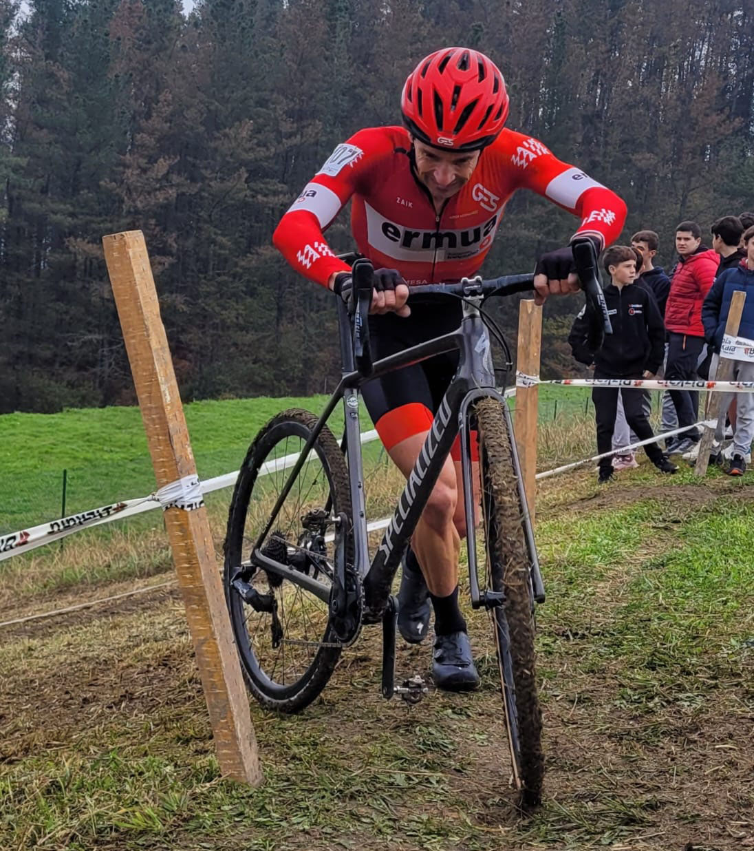 El Pelotón El barro se convierte en historia: la temporada 2024-25 de ciclocrós en España aitor-lezama